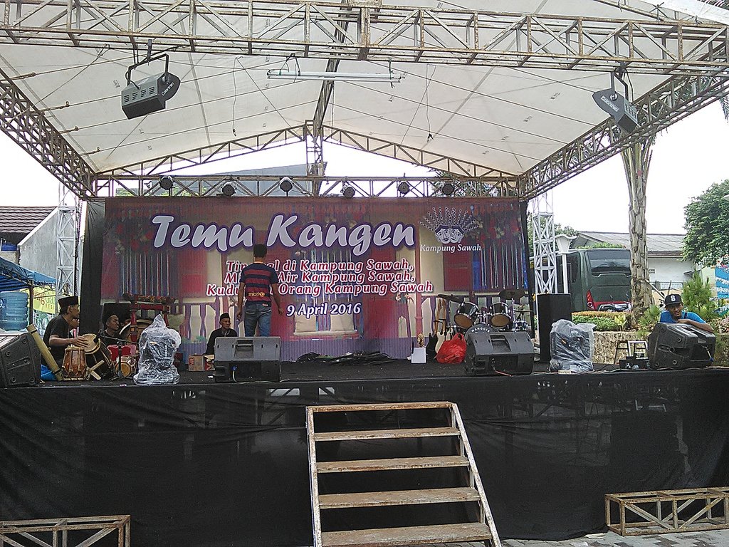 radiosks63's tweet photo. Hallo sobat sks, warga kampung sawah yuk datang di acara Temu Kangen Kampung sawah di perumahan sering garden https://t.co/3IsuV8ID8D