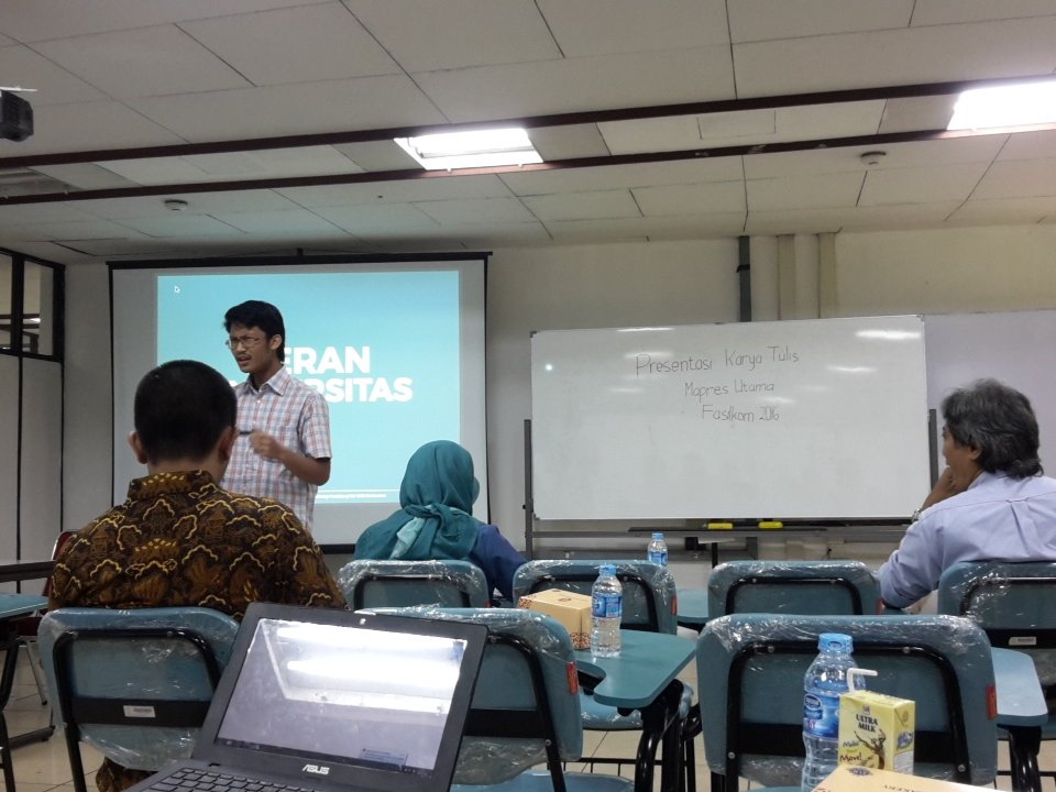 KontingenCSUI's tweet photo. Saat ini sedang berlangsung presentasi karya tulis dari M. Firzha Pratama @Angklung2013  #CalonMapresFasilkom2016 https://t.co/b0AMpyqTmM