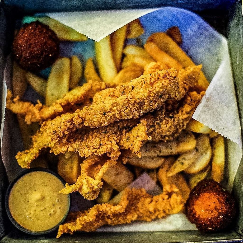CaseyHabich's tweet photo. Some of the best #catfish I've had. #onlylouisiana #hottails https://t.co/x3vp72A4Jw