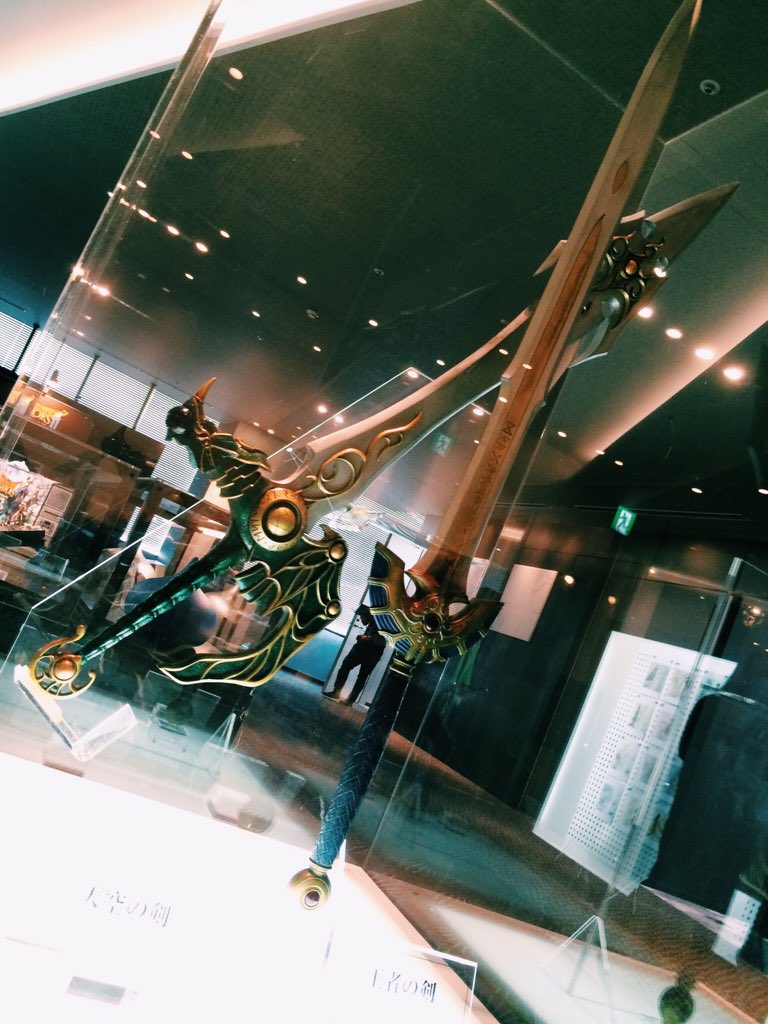 結 ドラゴンクエストヒーローズ I Ii のキャストさんのサイン 天空の剣 王者の剣 お宝が沢山展示されています Dqh2 T Co 75mog7zgge