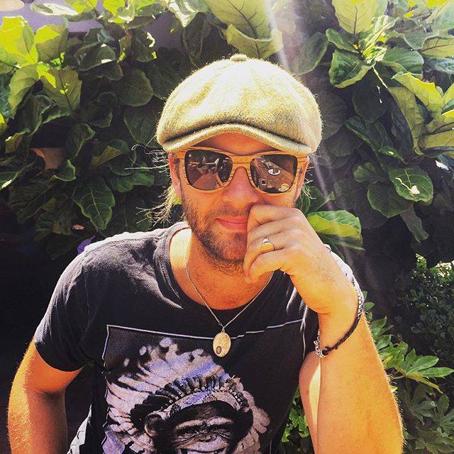 deandrasf8's tweet photo. #keithharkin
https://t.co/fgXMhKMlki
#celticthunder
"...take a second look..."
@TheEllenShow
https://t.co/d0ism9AhvN https://t.co/KgLu0tFN8k
