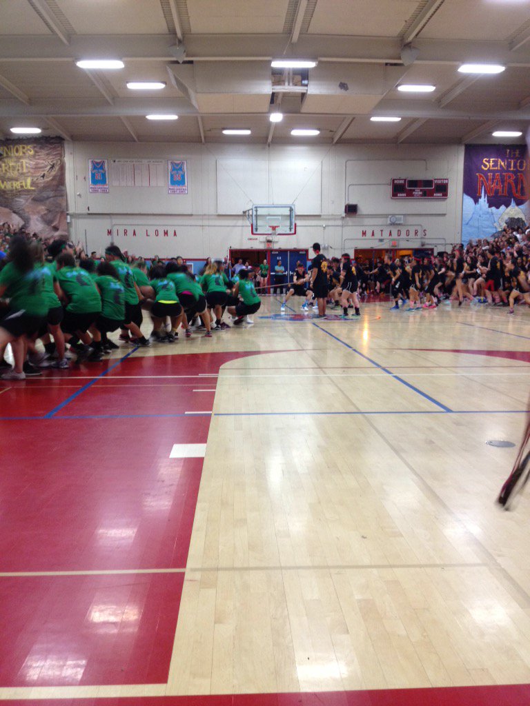 MiraLomaHS's tweet photo. SAR Tug-O-War ... Juniors vs. Seniors https://t.co/mDDTiQpmnx