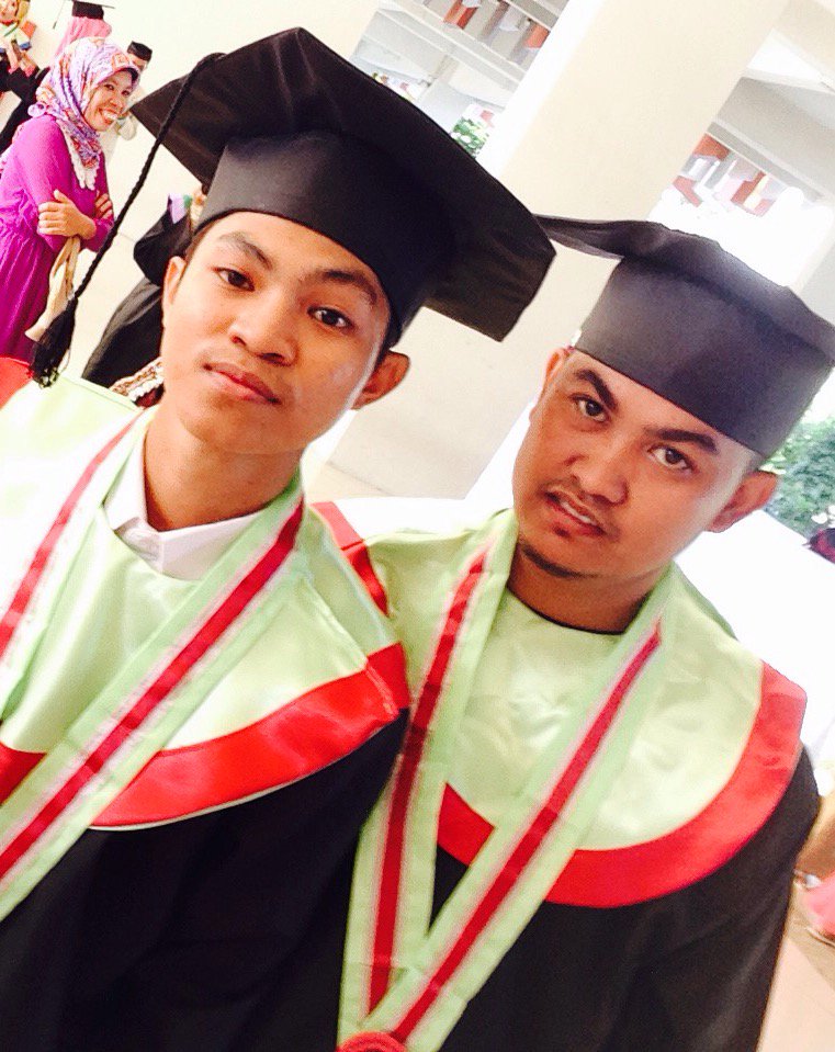 PTP_FT_UNM's tweet photo. Selamat dan sukses @AntriJayadi3 @ayoe_hm @tutihanda 🎓🎓🎓 https://t.co/NEKetlIFI1