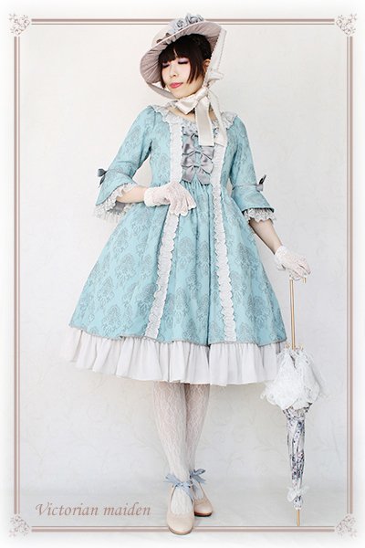 例】Victorian maidenさんは、ヴェルサイユリボンドレスにフリルリボン