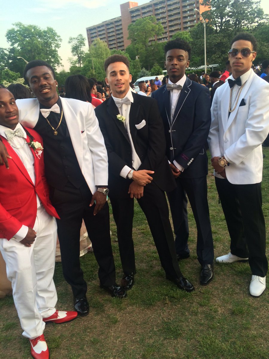 Charles_west11's tweet photo. #GetReady #PcProm2k16 ๐ฅ๐๐ฝ https://t.co/aJ65F294SO