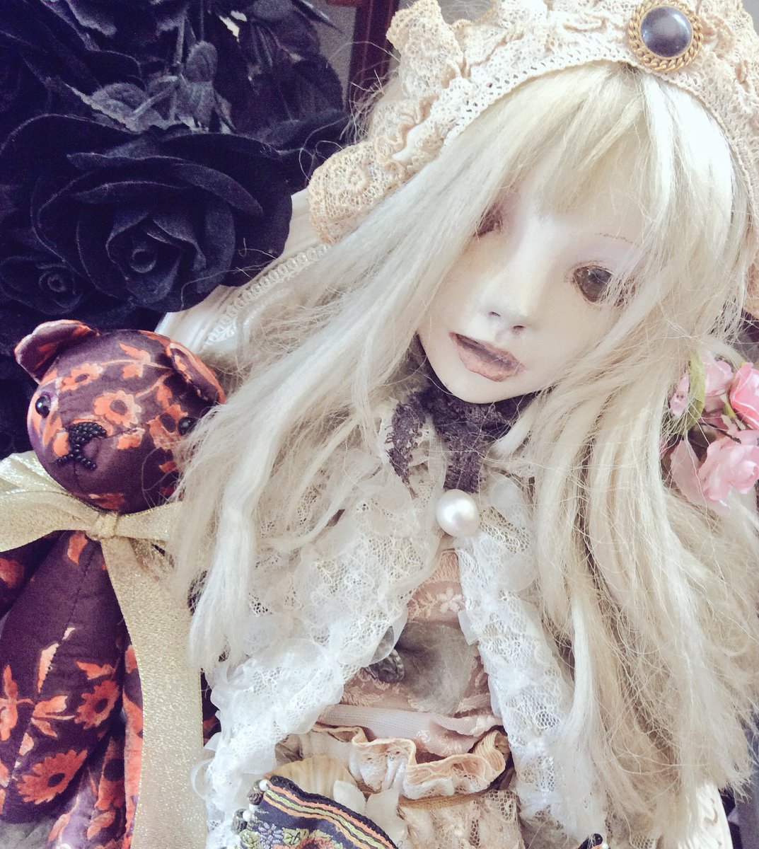Thores柴本 装画家 人物 装飾衣装設計家 天野可淡展で偶然 生前可淡さんの直弟子でもあったアーティストの故 三浦静香 さんの双子の妹さんが来場されてて姉妹でご挨拶させて頂きました 静香さんの作品ヰざりを所有して居て生前私達と交流頂いてたのです Thores柴本 装画家 人物 装飾衣装設計家 天野可淡展で偶然 生前可淡さんの直弟子でもあったアーティストの故 三浦静香 さんの双子の妹さんが来場されてて姉妹でご挨拶させて頂きました 静香さんの作品ヰざりを所有して居て生前私達と交流頂いてたのです