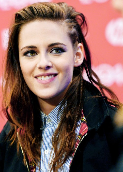 picskristen's tweet image. She went through so much and she always kept that beautiful smile. Happy Birthday Kristen Stewart