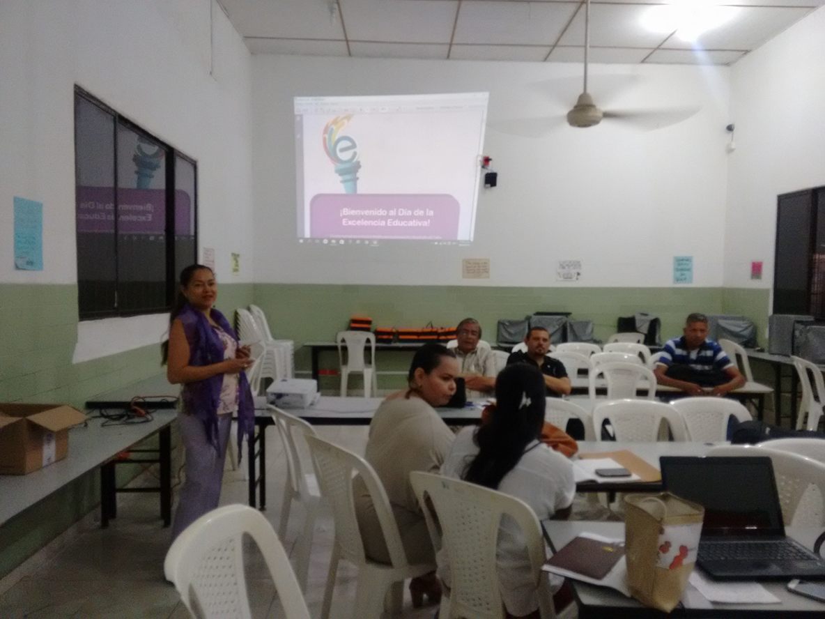 AnaMaViloria's tweet photo. #DíaE @Mineducacion @edubarranquilla Primera mesa de trabajo preparando el día E y día E de la familia en el Ideth https://t.co/8G4zSqqsFC