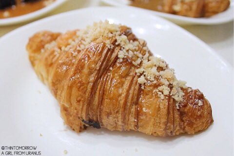 aroii's tweet image. #รีวิว ลองของใหม่!! ครัวซองค์ลาวาไส้ไหลทะลัก จาก CODE
&amp;gt;@thintomorrowTH 
aroii.tv/b/1460046738