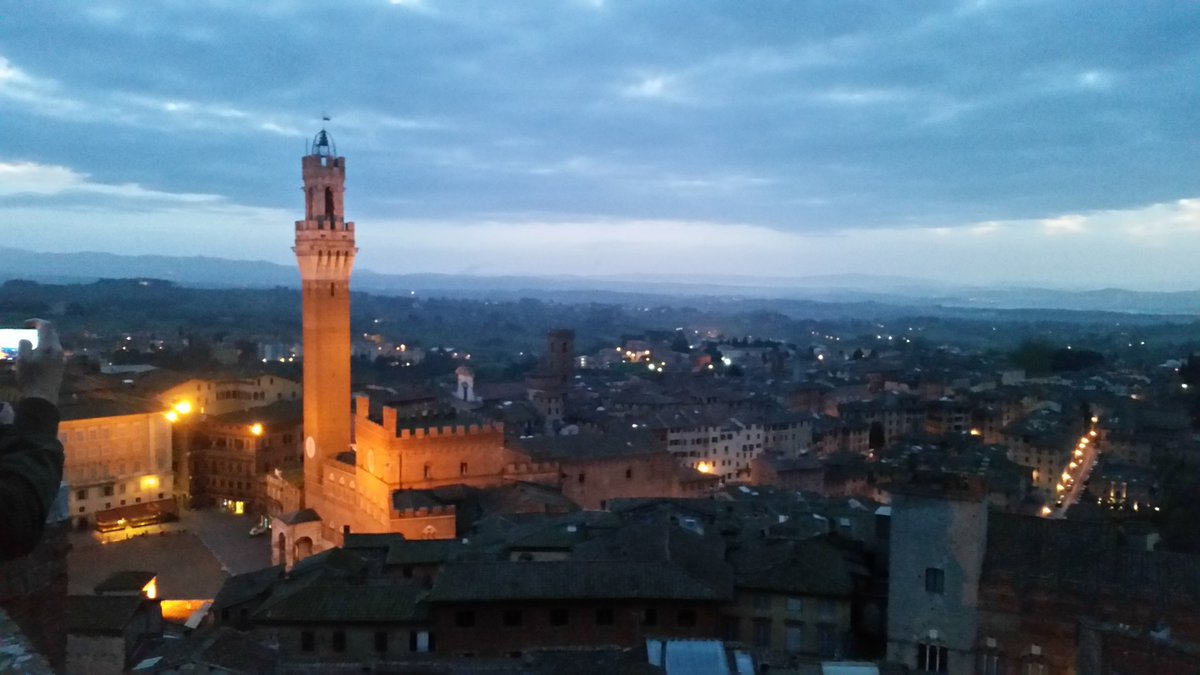 stefadibel77's tweet photo. Amici ci aspetta una barca e dondola
nella luce ove il cielo s’inarca #primalux #duomodisiena @EnjoySiena https://t.co/TyfZ2moqh6