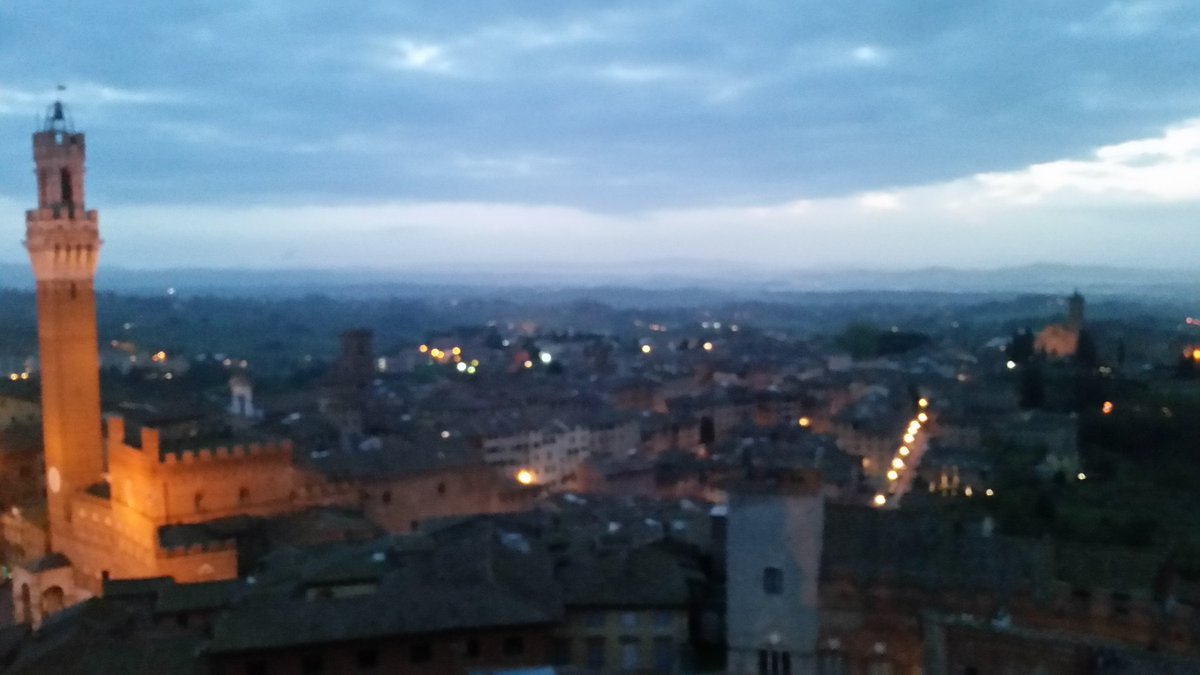 stefadibel77's tweet photo. Amici ci aspetta una barca e dondola
nella luce ove il cielo s’inarca #primalux #duomodisiena @EnjoySiena https://t.co/TyfZ2moqh6