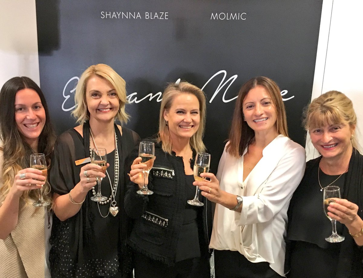 ShaynnaBlaze's tweet photo. Cheers to a job well done ladies! #molmic #elegantmuse https://t.co/QcPATFR07p