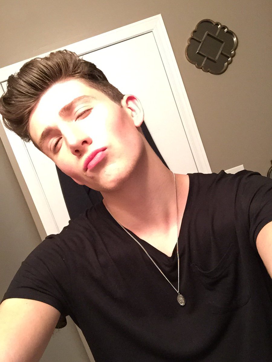 dionyorkie's tweet photo. Face. https://t.co/2oP1YdR7Uz