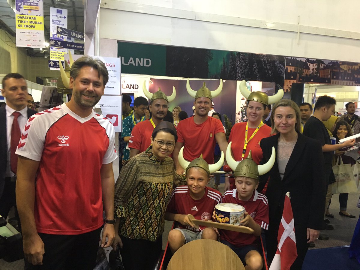DKinIndonesia's tweet image. Embassy proud 2 welcome EU High Rep. @FedericaMog &amp;amp; RI MFA #Retno Marsudi 2 DK stand @#Destination EU #workingforDK