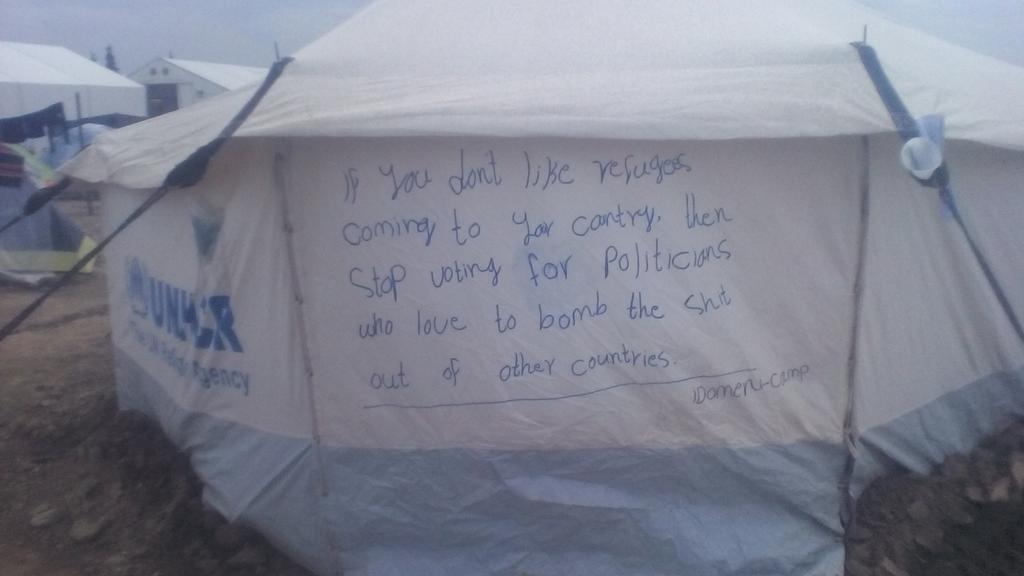 trotzdemdoch's tweet photo. Strong statement of #refugeesgr in #idomeni to EU citizens. #opentheborder #downwithfortresseurope https://t.co/tahfLZGRCF