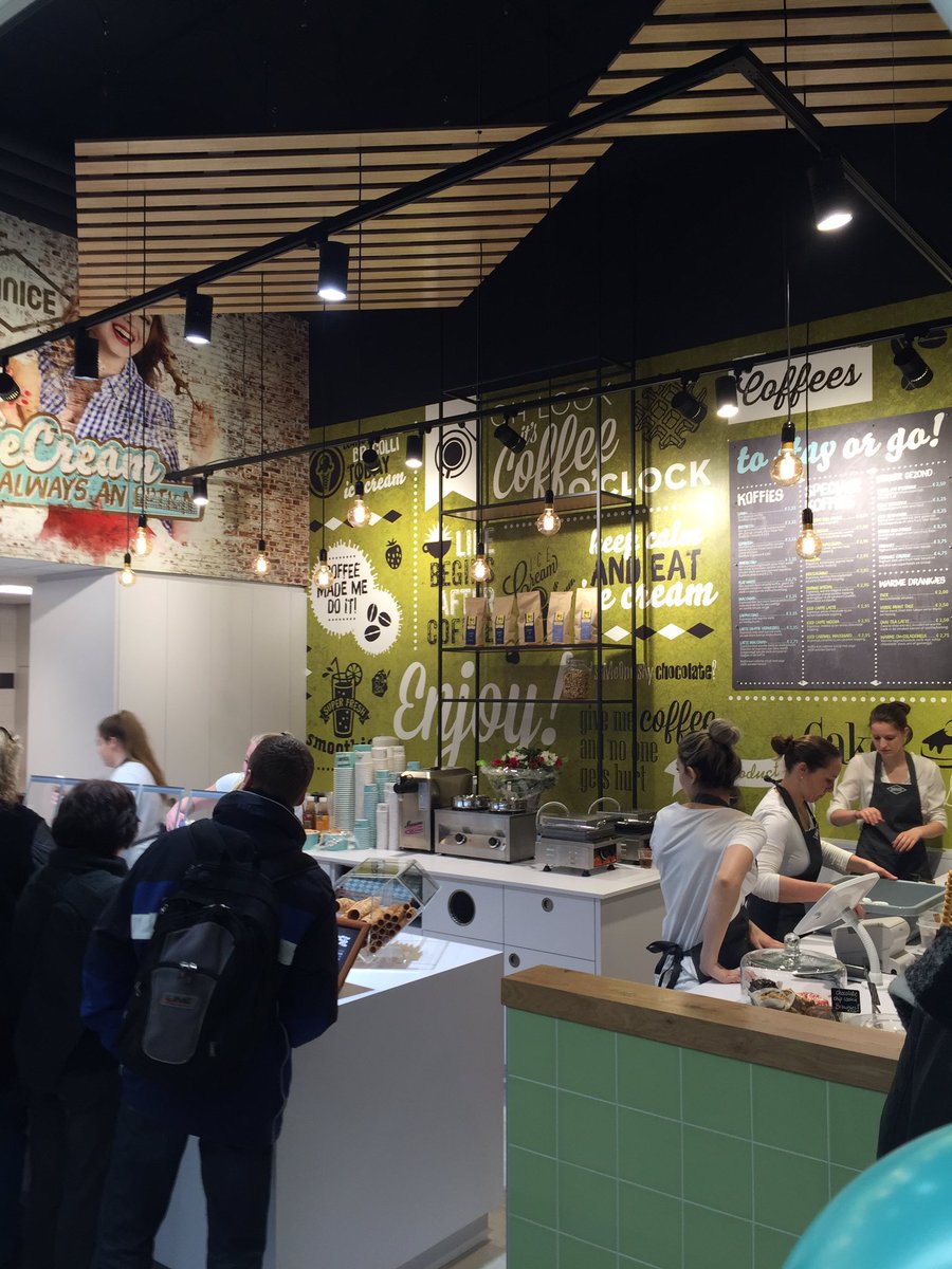 Samplejeans's tweet image. #Danice welkom in het #winkelhof #Leiderdorp #gefeliciteerd met jullie mooie toko. Team Sample