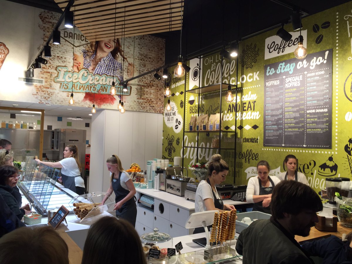 Samplejeans's tweet image. #Danice welkom in het #winkelhof #Leiderdorp #gefeliciteerd met jullie mooie toko. Team Sample