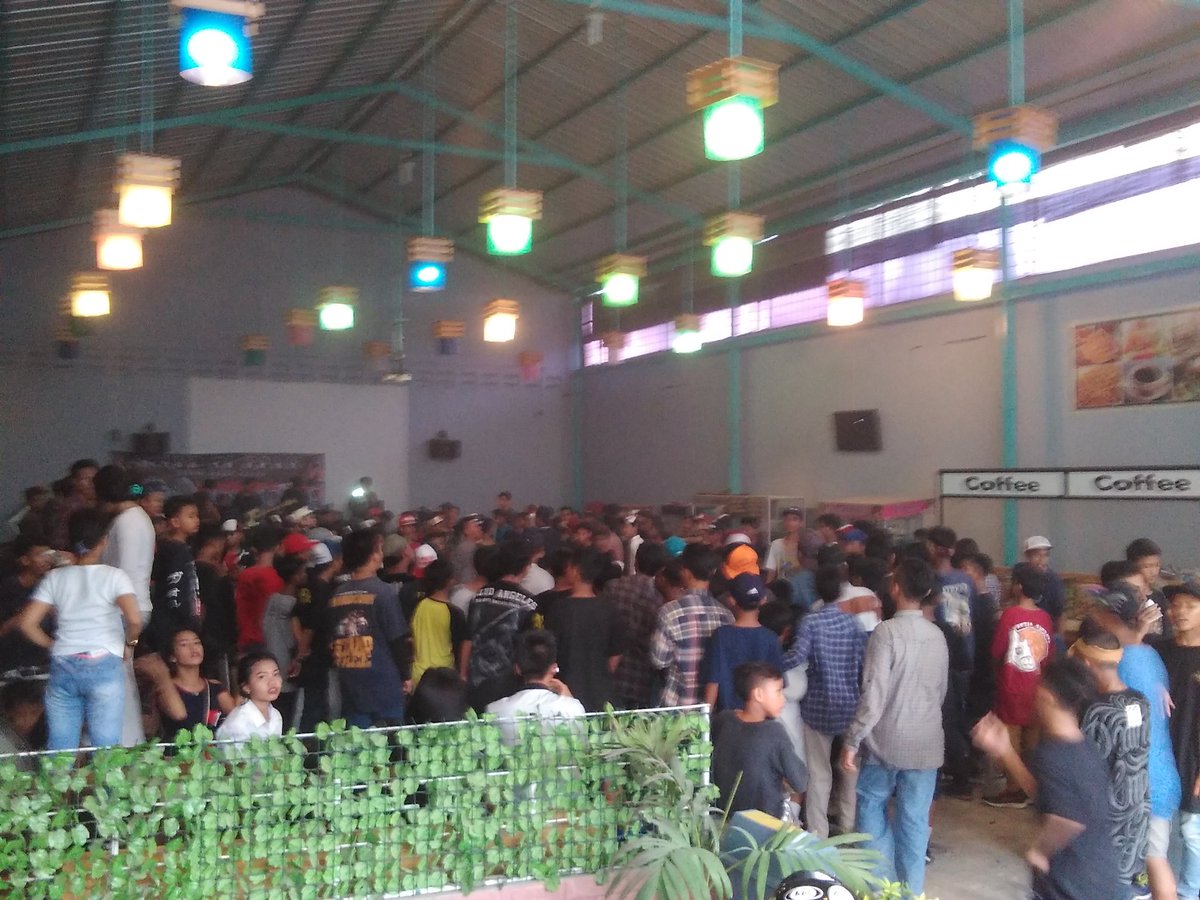 Keseruan kedai kopi semanan nih.
Yg bingung satnight mau kemana? Mending kesini🙌 yuhhhuu~~ <a href="/soundofrawk/">Sound Of Rawk</a>