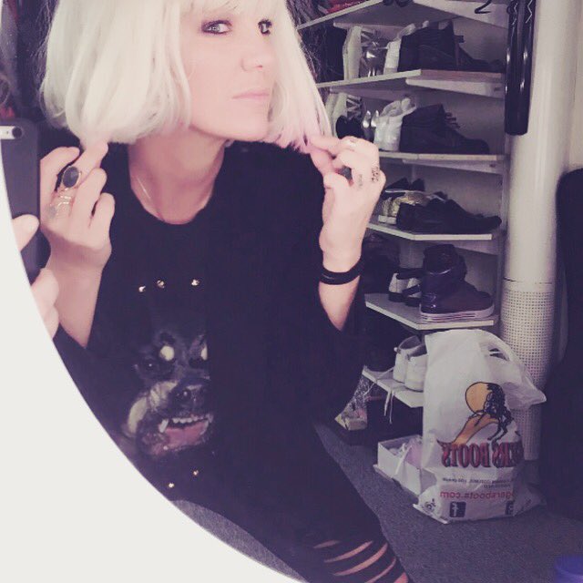 RealKateRyan's tweet photo. #dressingroomfun #siawig #😂😂 #goodmorning #Sweden off to #lund https://t.co/zbK0BrvHtN
