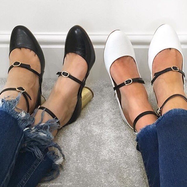 💭 Black or white? The gorgeous <a href="/PhilippaBloom/">Philippa Bloom</a> <a href="/SarahTankel/">Sarah Tankel Ellis</a> wears Kurt Geiger 'Maggie' bit.ly/25QBza1