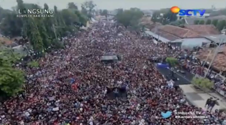 SCTV's tweet photo. WOW!! Juara ramainya warga Batang yang datang meramaikan #KarnavalInbox siang ini. https://t.co/IsyIWxDwS2