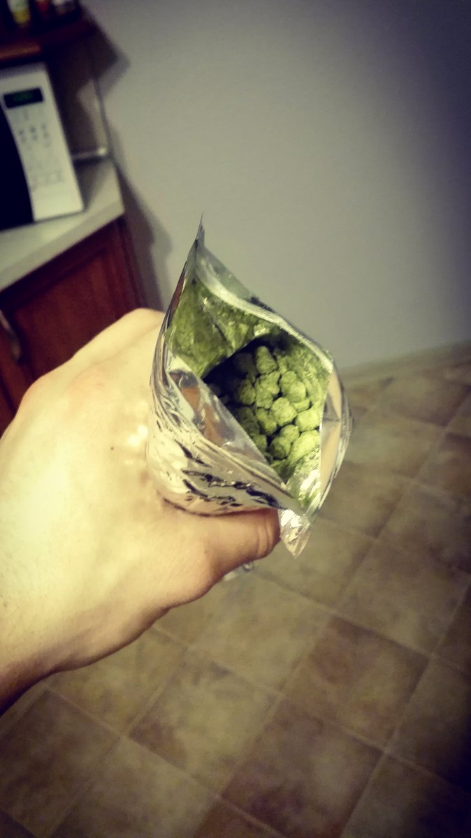 BrowarFerment's tweet photo. Wczoraj uwarzyliśmy piwo w stylu #Weizen. Ekstrakt 11 BLG, IBU 15, EBC 3. https://t.co/5v5MMA6IYj