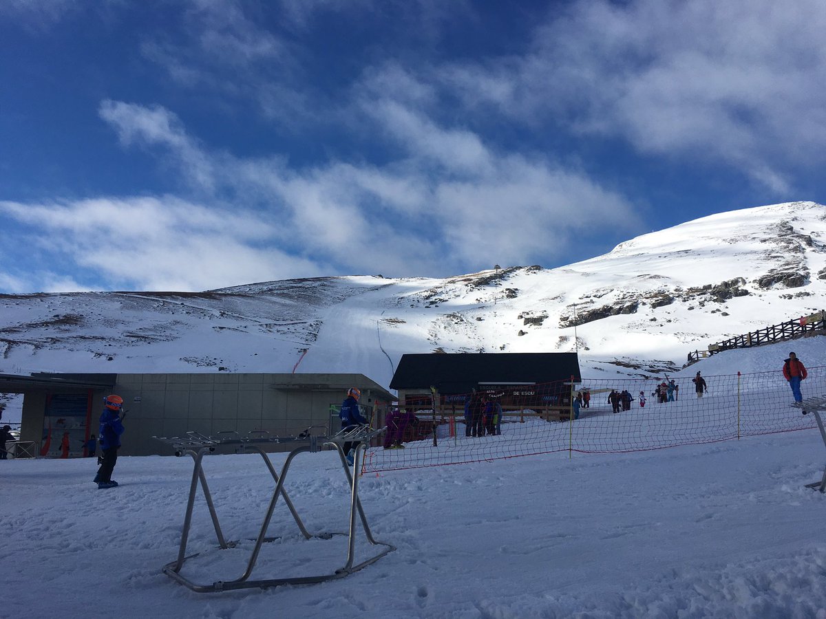 dpzama's tweet photo. En 10 minutos empezamos ruta por los #glaciarescampurrianos en @Alto_Campoo con @pangeaproyectos un tiempo estupendo https://t.co/qkGIIYViMh