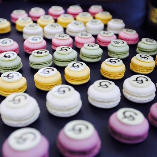 Custom made macarons voor opening Amsterdams winkelcentrum Gelderlandplein #gelderlandplein #macarons #pastry