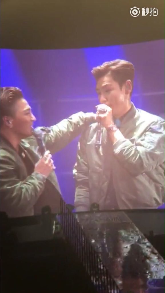 vipm_g's tweet photo. ในคอนตอนนั้นพี่ท็อปร้องไห้แทยังก็เป็นคนกอดปลอบ+ซับน้ำตาให้ ตอนนี้พี่ไปถ่ายหนังไกลๆก็เขียนจม.ไปหา เรียลมาก😭💕 #TOPSOL https://t.co/MFMp3KE9na