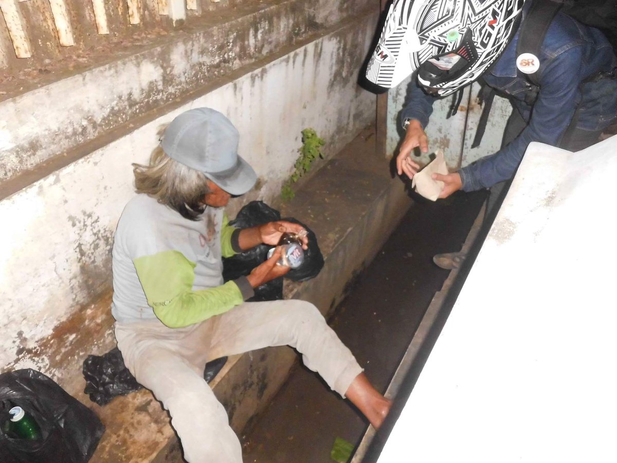 AyoberbagiPati's tweet photo. Aksi #DUGEL Dundum Sego Buntel. 8 April 2016. 
Bergandengan Tangan Berantas Kelaparan. ✌
@Sekitar_Pati @WilayahPati https://t.co/AuerfalFaU
