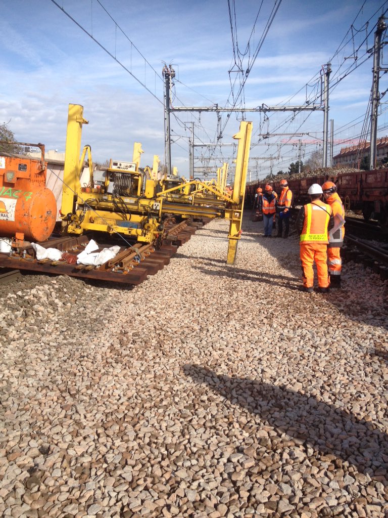 AGuerin3's tweet image. SEAPMP. Grosse phase trx en cours à Vanves Malakoff. Début vendredi soir. Fin prévue dimanche soir. @Projets_IDF