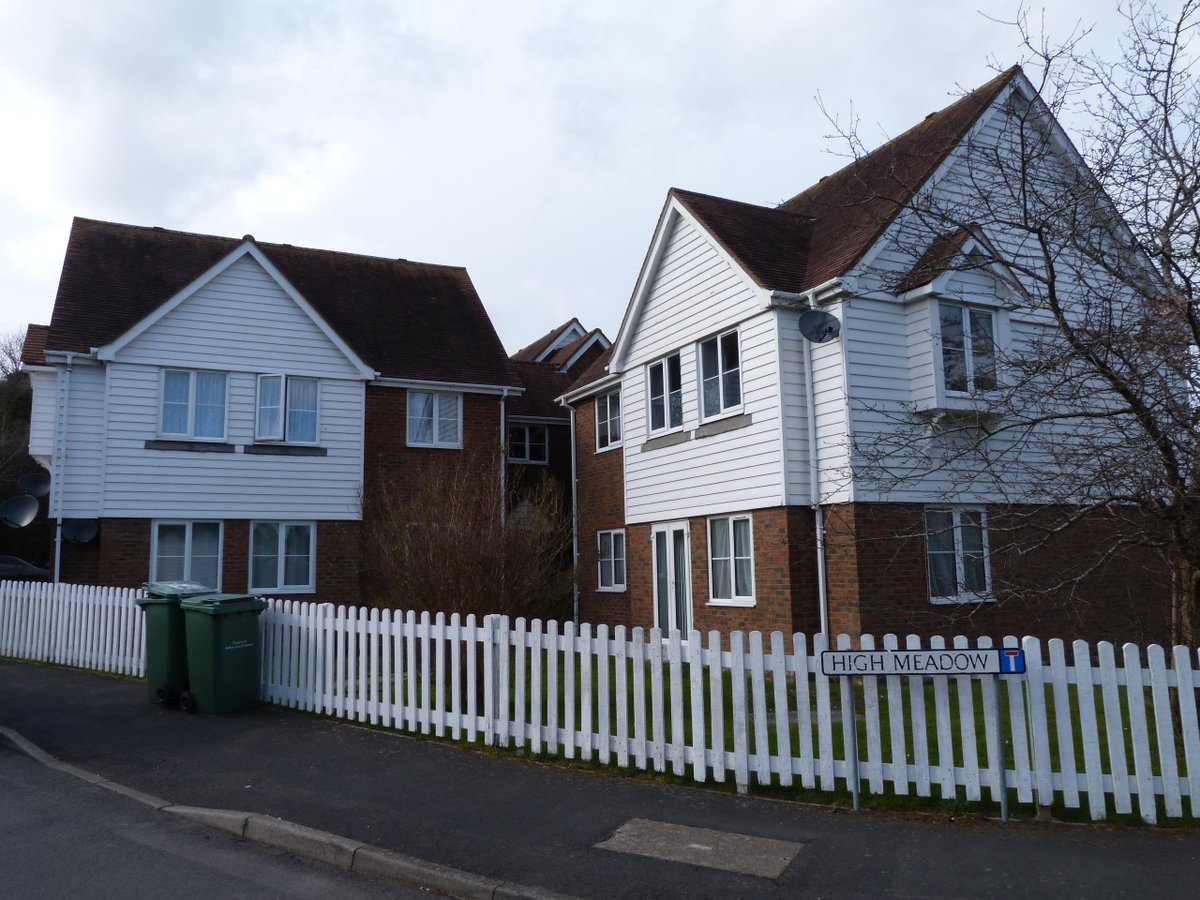 To rent, Northiam - £695.00 PCM. Two bedroom first floor flat. Twin aspect sitting room. Private Parking #Northiam