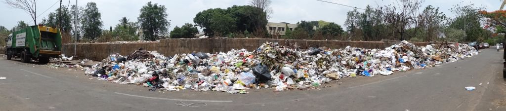 citizenmatters's tweet image. Nay, not Mandur. It's Malleshwaram 11th main! No takers for mixed garbage in Bangalore #Garbageproblem #MixedGarbage