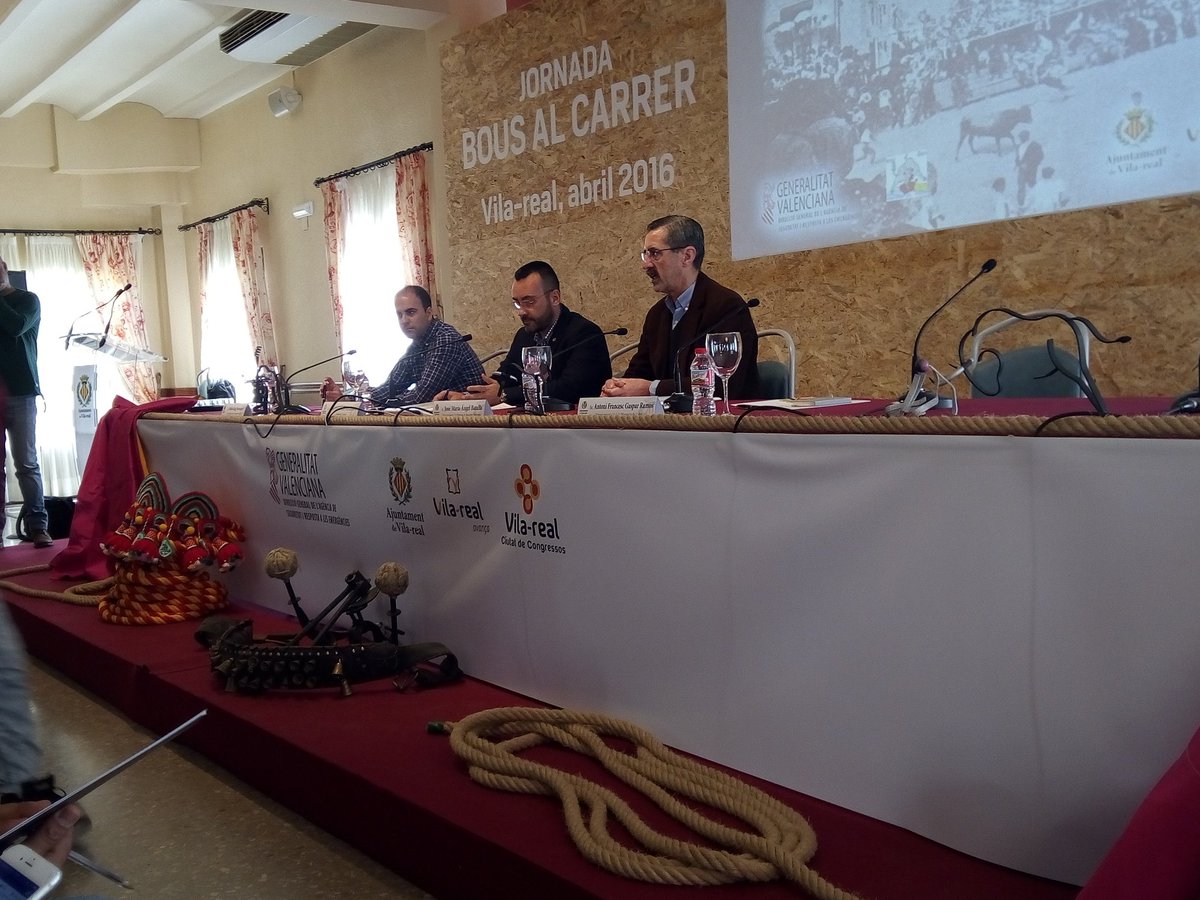 fedbousalcarrer's tweet photo. Interviene Jose M. Angel, Dir. Gral. d Emergencias d la C. Valenciana, maximo responsable en materia d #Bousalcarrer https://t.co/sX6d33DAjM