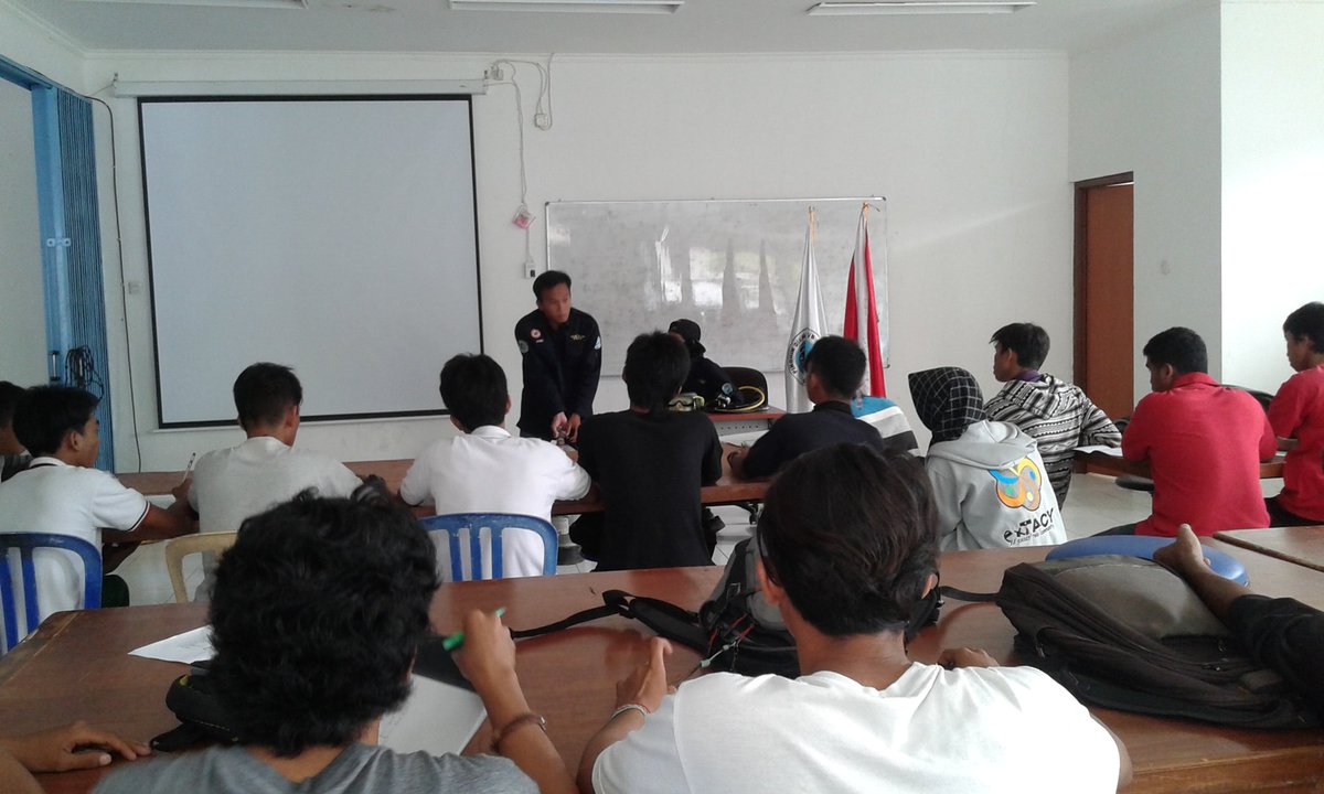 Pembekalan materi I : Scuba Diving Equipments  by Fiqi 💪