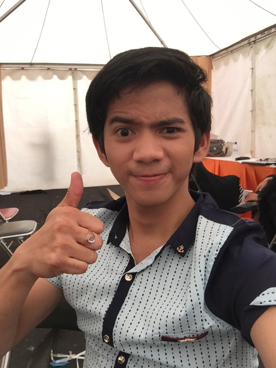 DA2_Ridho's tweet image. Narsis dulu lah di backstage Inbox😂🙈
Info untuk HBN tyang nya pukul 20.45 ya.lebih awal. #RizkiRidhoAtInboxBatang