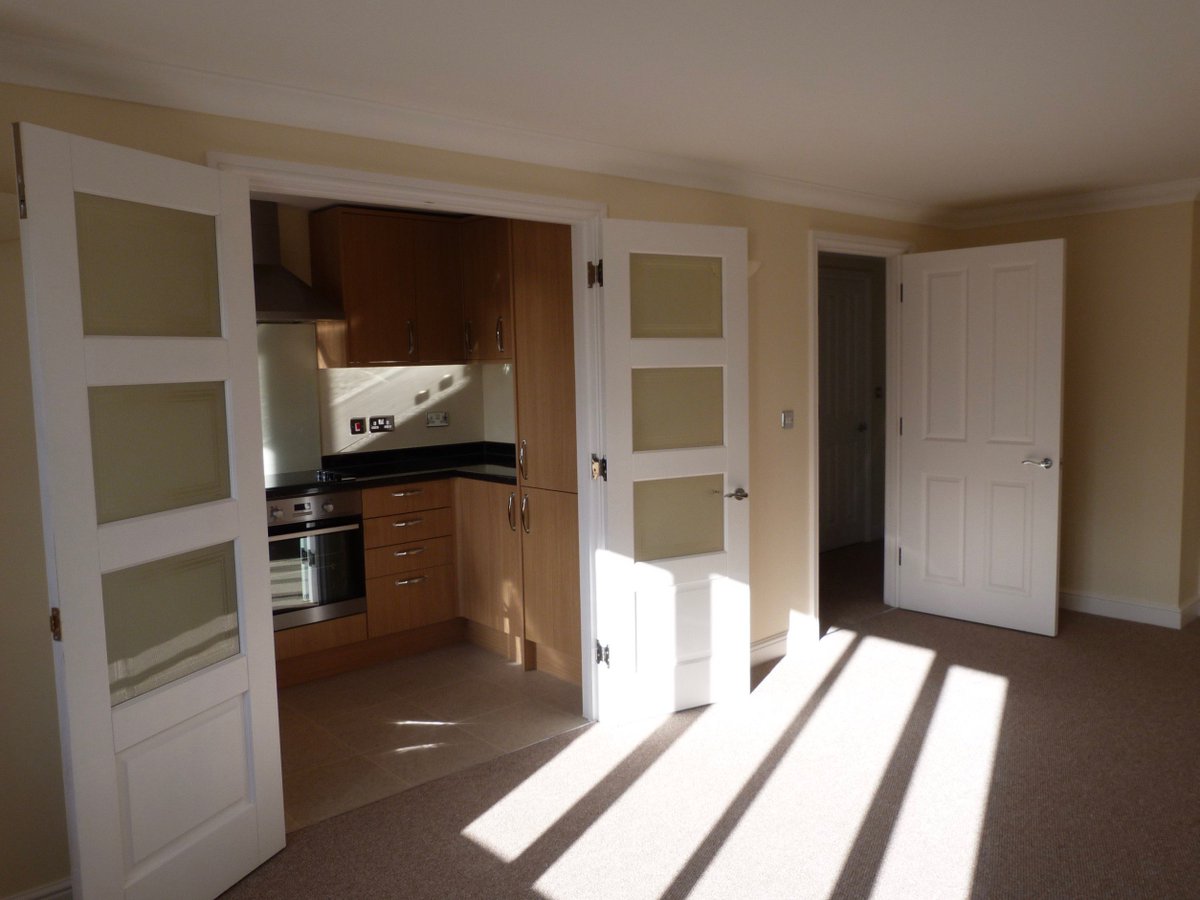 To rent, Rye - £695.00 PCM. NEW BUILD 1 bedroom first floor flat. Large sitting room, fully fitted kitchen #rye