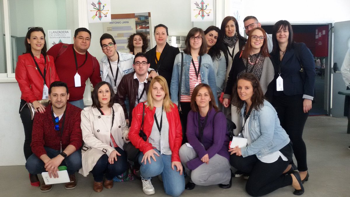 lanzaderanaval's tweet photo. Todo el equipo de la ILanzadera de Navalmoral empezando con fuerza la #difusión en #FeriadelStock de 11 a 13 #ILEN16 https://t.co/RcMehgVufZ