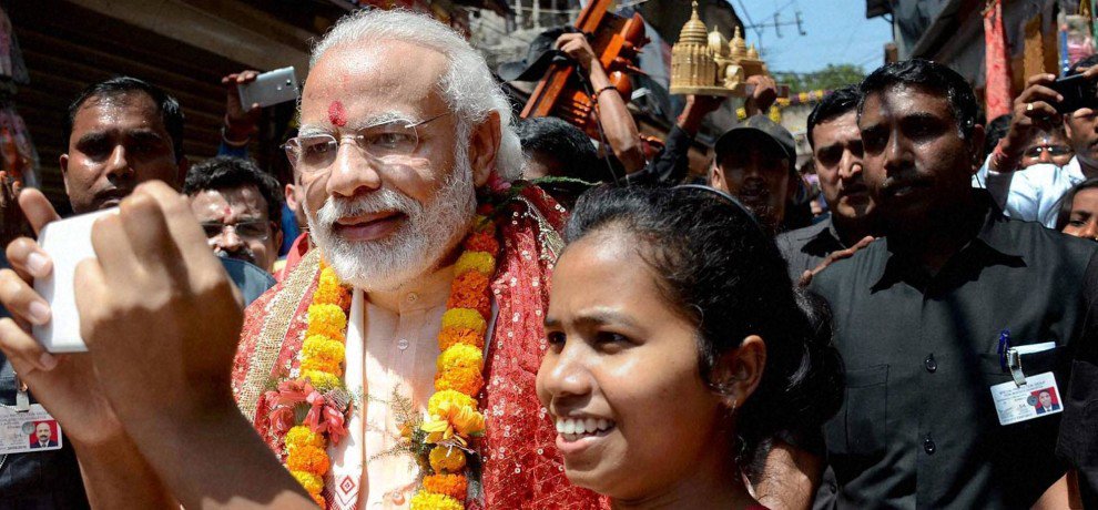 manojsirsa's tweet photo. लोगों से मिलते जुलते प्रधानमंत्री @narendramodi ने कामख्या मंदिर में की पूजा #Pictures #ModiInAssam #ModifiedAssam https://t.co/is1FvEQJhE