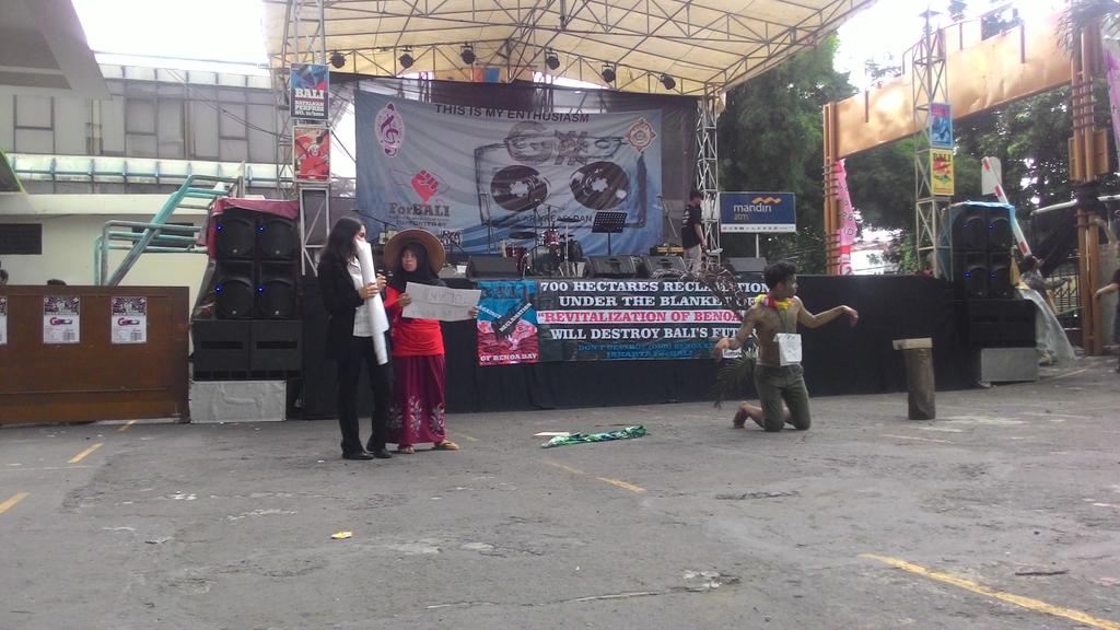 Teaterikal konservasi teluk benoa oleh <a href="/teater8usahid/">Teater Delapan</a> teater juga tolak reklamasi lohhh #BaliTolakReklamasi