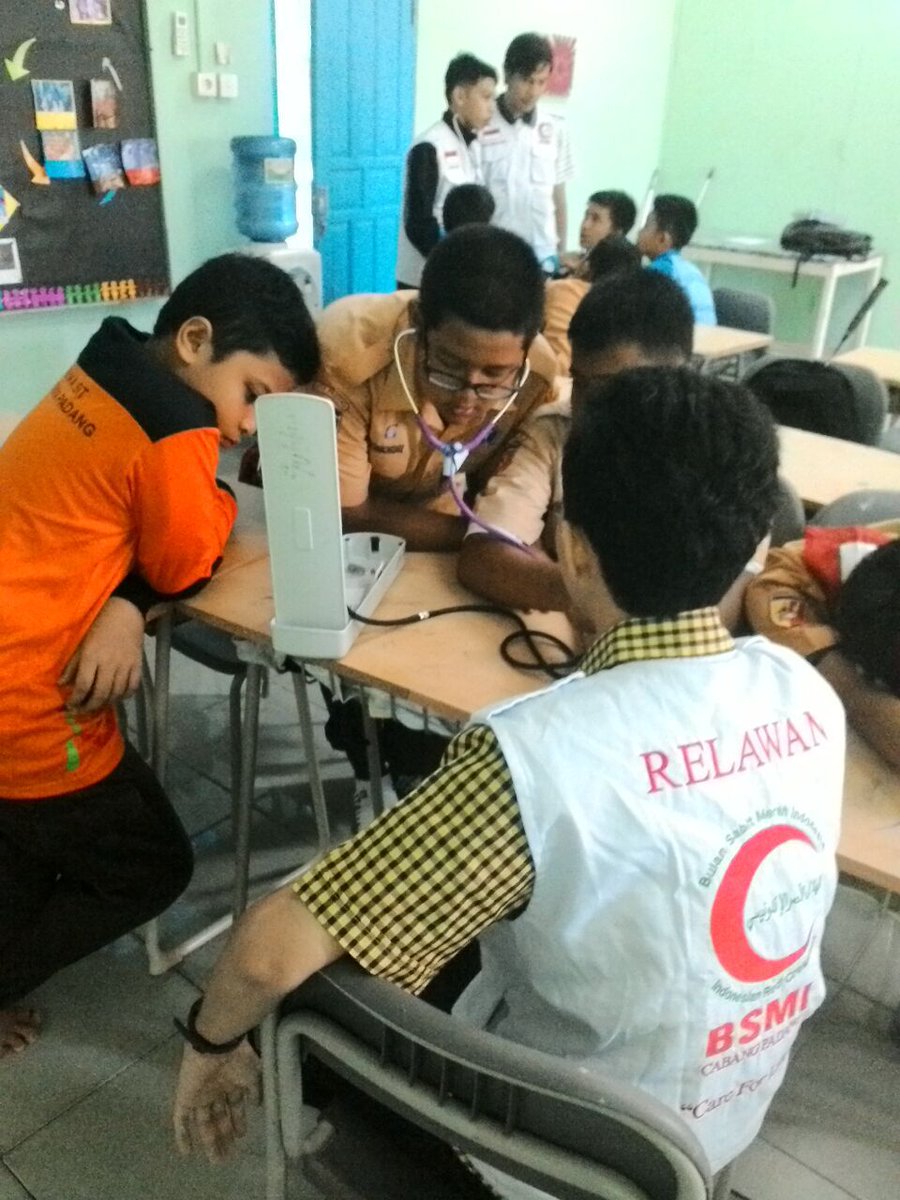 bsmi_padang's tweet photo. [Kegiatan] BSMR goes to school https://t.co/F0Hp531BIJ https://t.co/shyVol6nCB