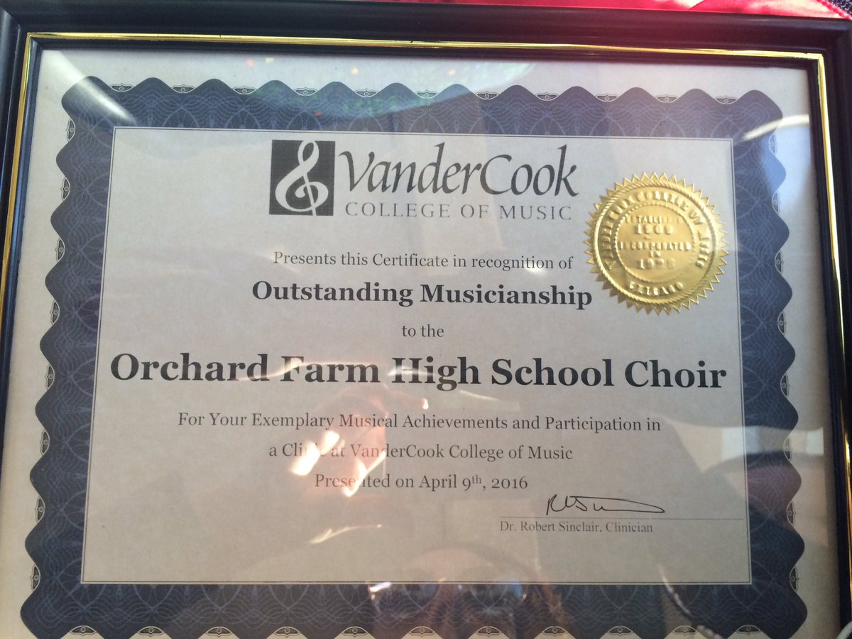 OFHSsings's tweet image. Clinic @ Vandercook this morning, with director Robert Sinclair. Learned the difference between cho(i)r and chor(us)