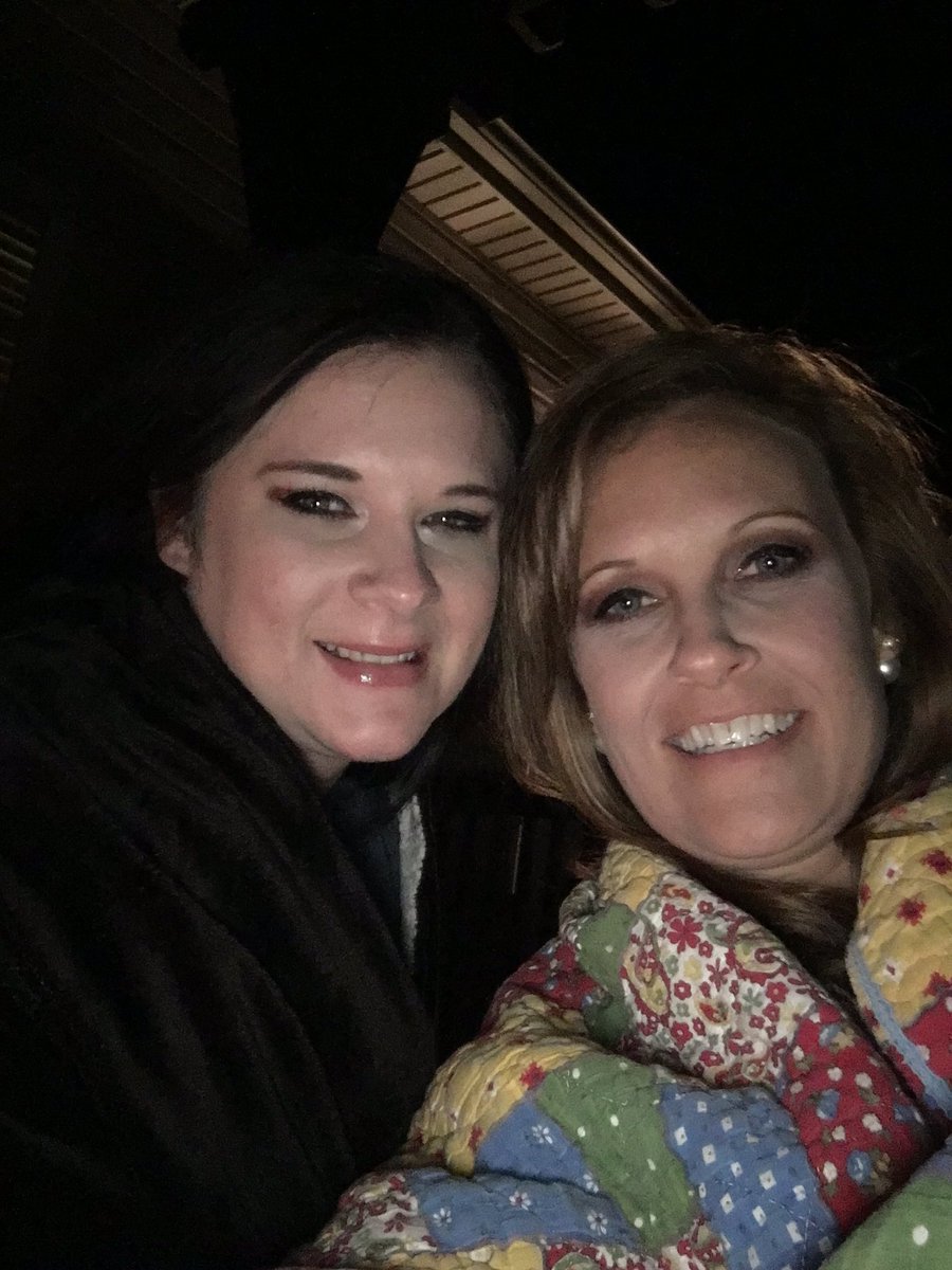 Sims6881's tweet photo. Fun time with my sister last night! #sistertime ❤️ https://t.co/JO82md6SBB