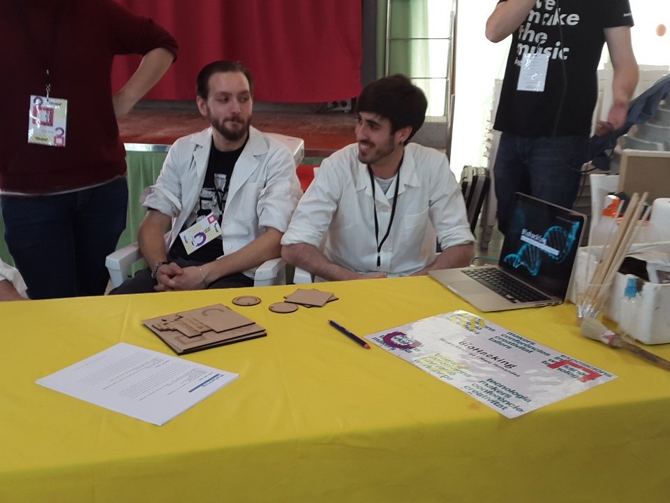 Dreamkers's tweet photo. Comença el taller de #biohacking a la #TICdate xp no t'ho perdis!!!! #hackersforlife https://t.co/R0OccUzTaa
