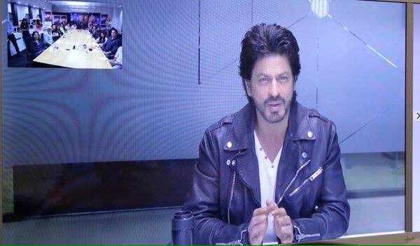 SRKAlgeria_CFC's tweet photo. صور لشاروخان من تسجيل برنامج Video ConferenceMBFWorld اثناء ترويجه لفان
#ترويجات_FAN
#6DaysForFAN https://t.co/9CfPH3UqyG