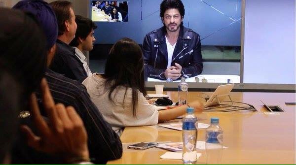 SRKAlgeria_CFC's tweet photo. صور لشاروخان من تسجيل برنامج Video ConferenceMBFWorld اثناء ترويجه لفان
#ترويجات_FAN
#6DaysForFAN https://t.co/9CfPH3UqyG