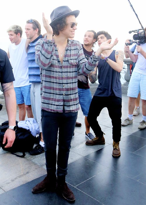 HarrynGlasses's tweet photo. #OneDirection #YouKnowYouLoveThem @radiodisney https://t.co/pS1Jg9vEcE