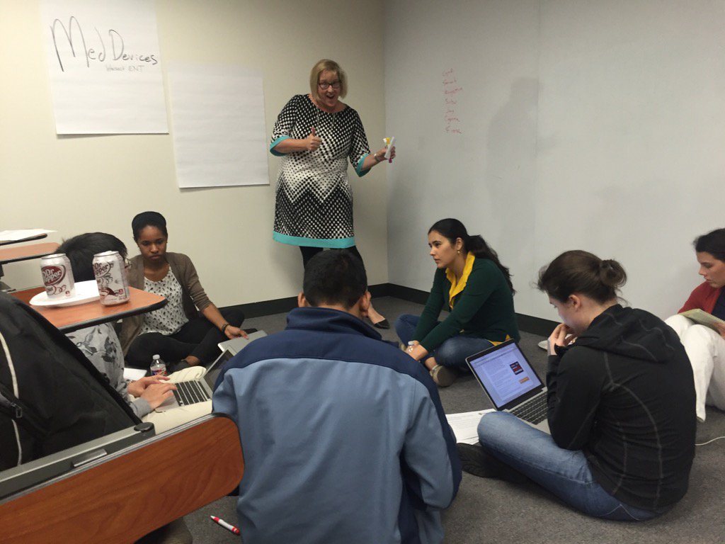 NLundsteen's tweet photo. Awesome @fionaschlachter advises UTSW trainees in our business strategy for scientists course. https://t.co/VHRRvxCT8C
