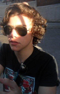 HarrynGlasses's tweet photo. #OneDirection #YouKnowYouLoveThem @radiodisney https://t.co/yultqJcZ6D
