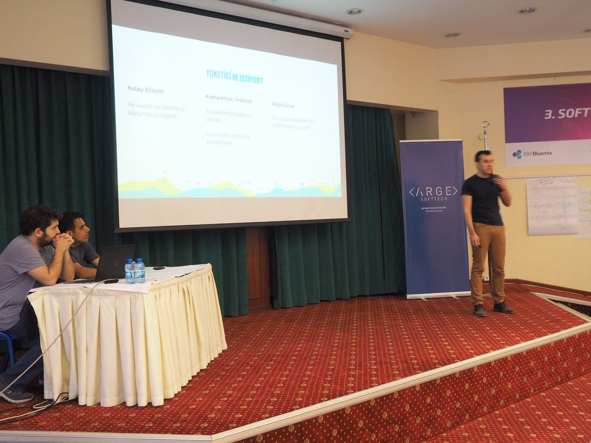 Softtechas's tweet photo. #SoftTechHackathon3'te şu an HACK LEGENDS sunum yapıyor :) @hacklegends_ftw https://t.co/N6Zy1EzT2k